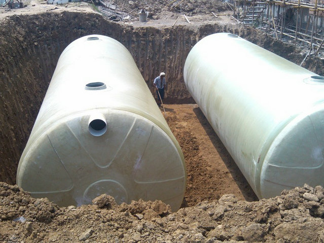 錦西人家玻璃鋼化糞池安裝現(xiàn)場(chǎng)